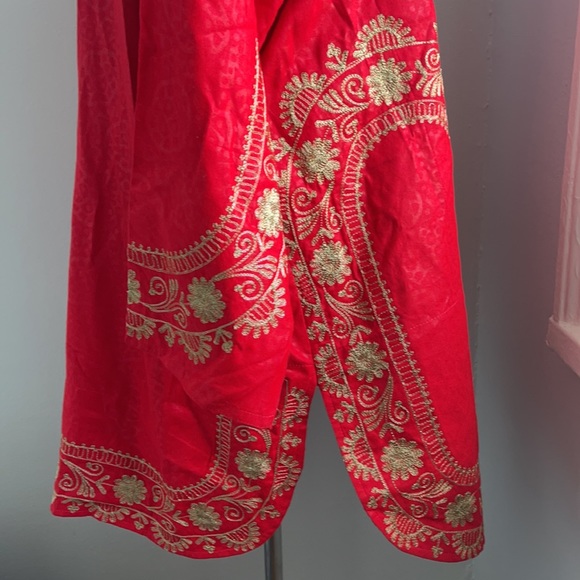 Red embroidered kimono - Picture 5 of 8
